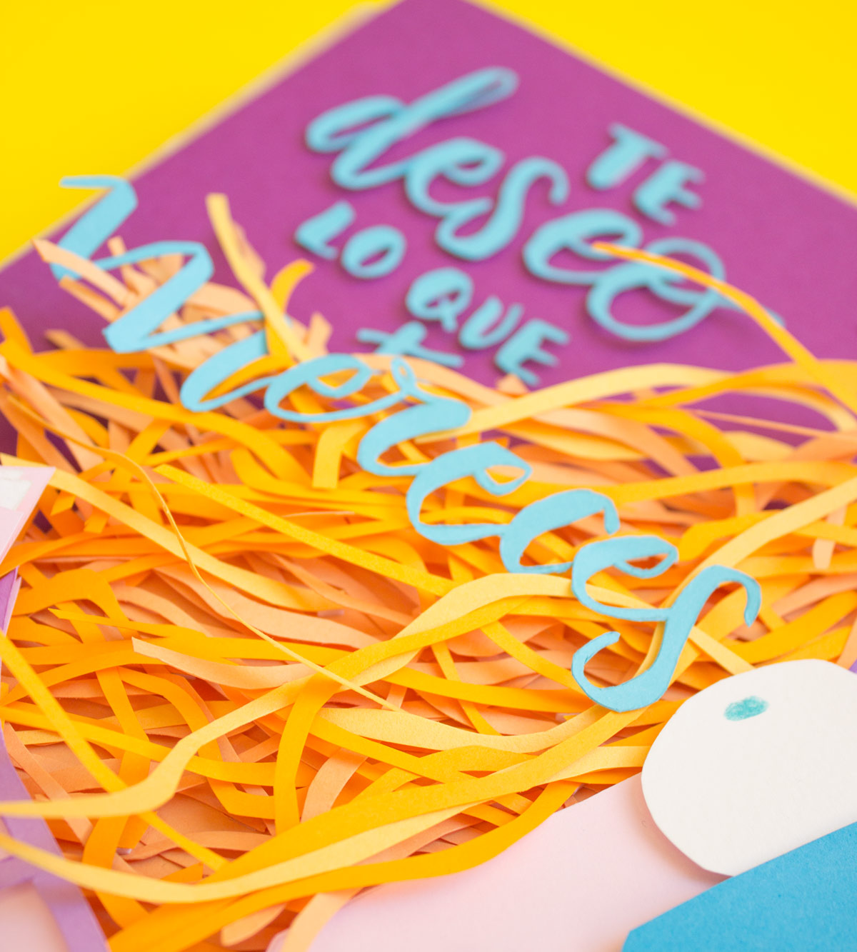 Detalle del texto realizado con lettering, y recortado para la ilustración